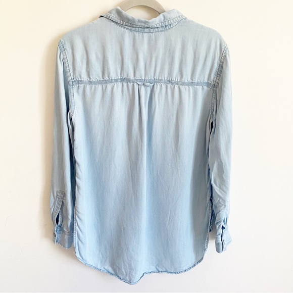 Lou & Grey Chambray Light Wash Henley Button Up Popover Shirttail Hem Shirt Top - Picture 9 of 10
